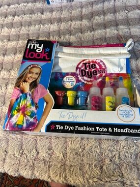 Cra-Z-Art My Look Tie Dye Kit Fashion Tote & Headband
Include 3 Fun Stampers new